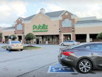 Photo shows exterior of Publix at Lake Dow grocery store (Crossman & Company photo).