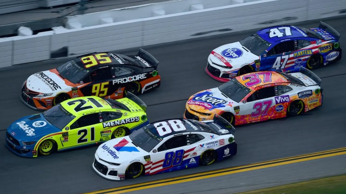 NASCAR Cup Series: Quaker State 400– The Ultimate Racing Experience ? !
